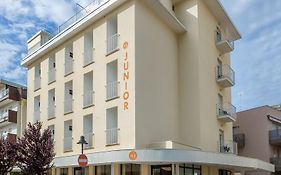 Hotel Junior